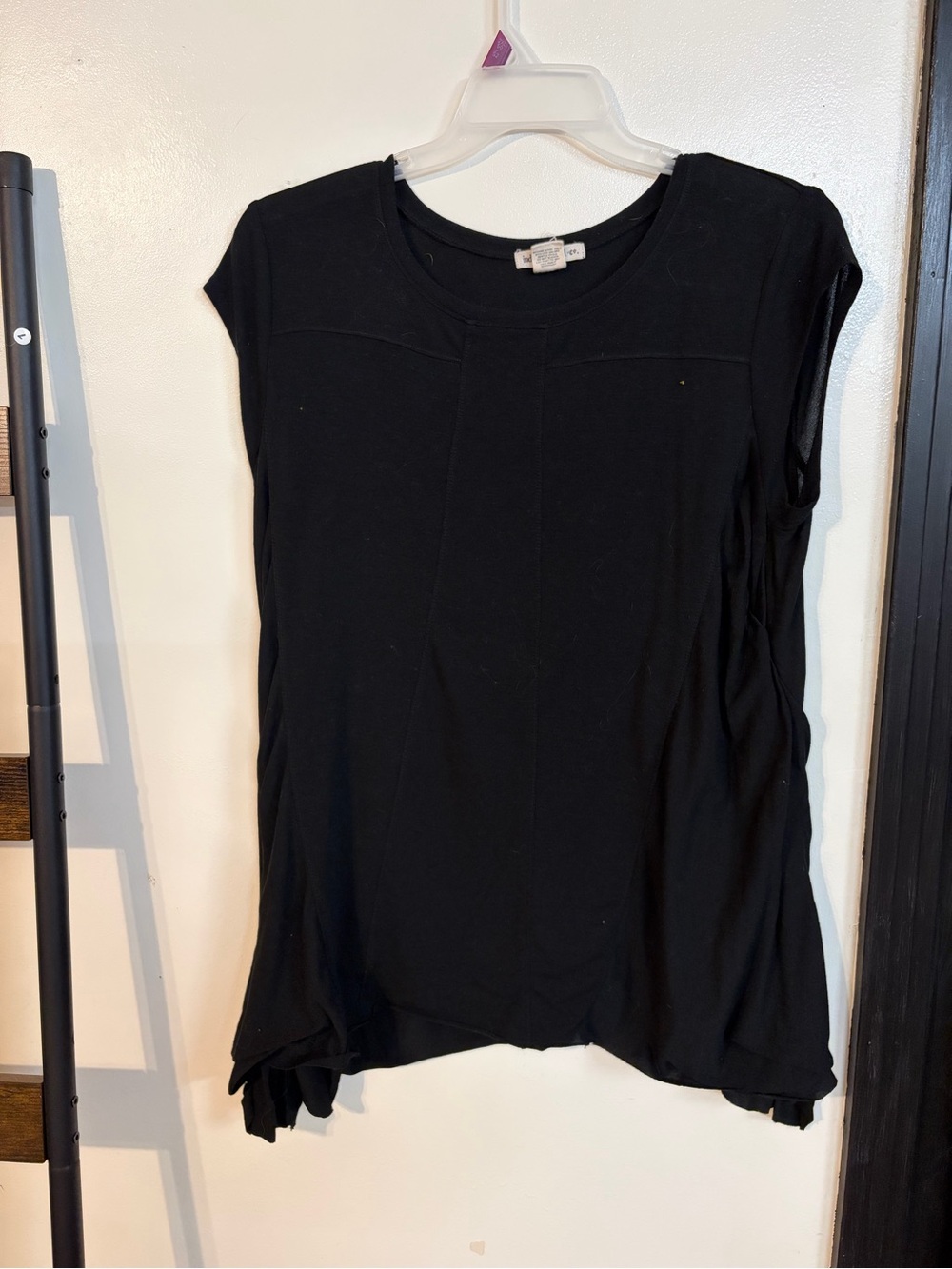 Women's Black Cap-Sleeve Tank Top - Timeless Everyday Style